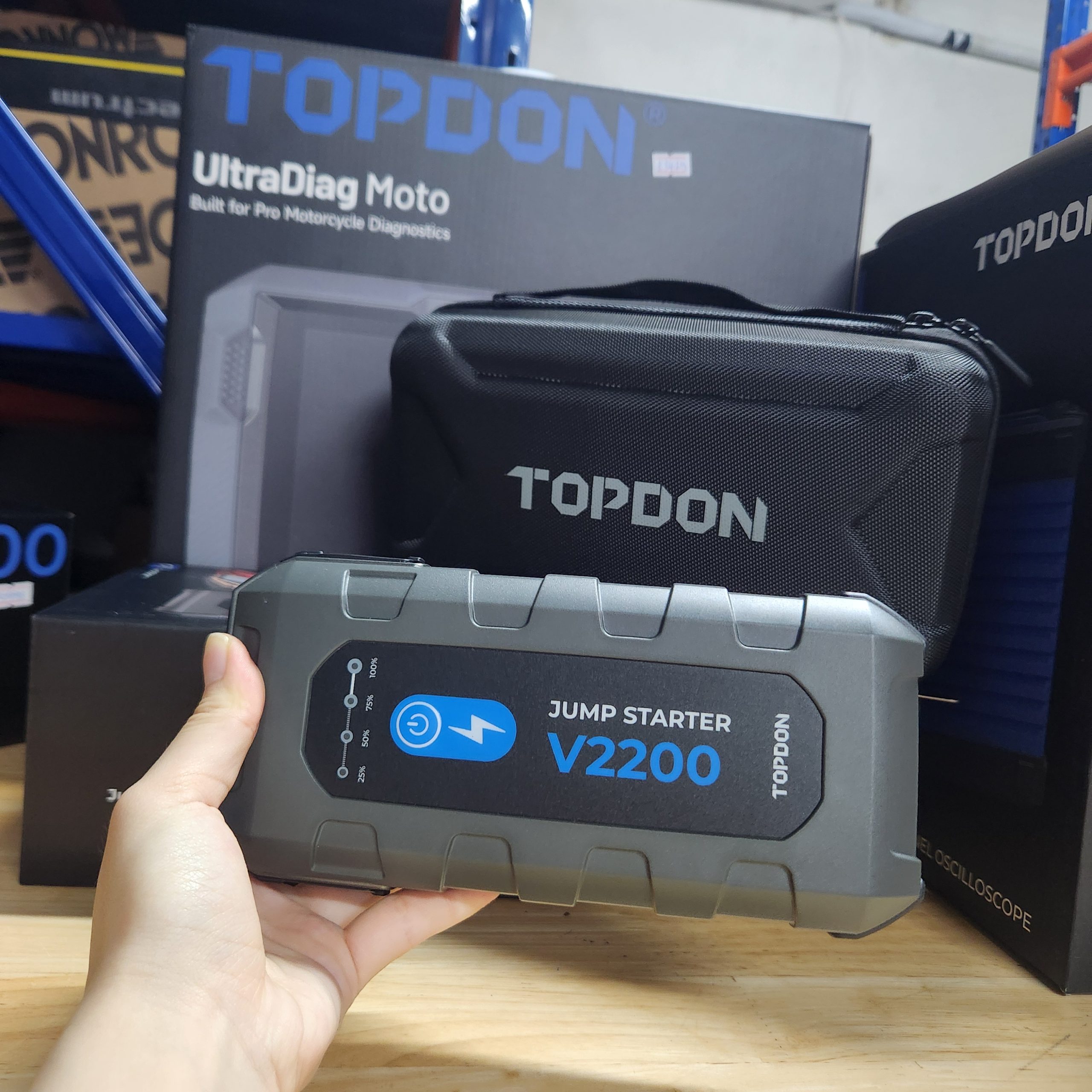 TOPDON V2200 – Kích Bình 2200A Sạc Nhanh PD60W 4 TOPDON V2200 – Kích Bình 2200A Sạc Nhanh PD60W - Ảnh 4