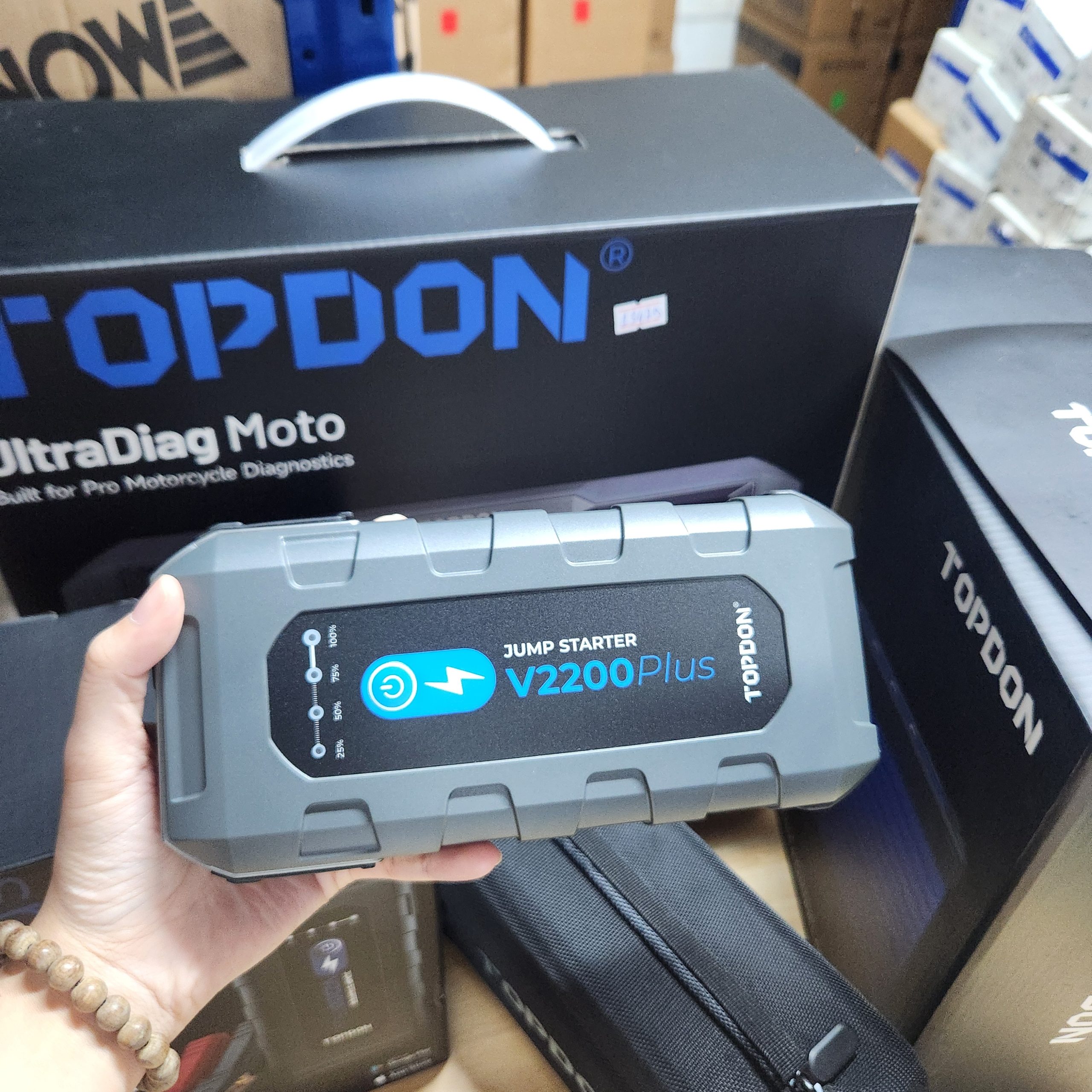 TOPDON V2200PLUS – Kích bình 2200A, sạc nhanh PD60W 3 TOPDON V2200PLUS – Kích bình 2200A, sạc nhanh PD60W - Ảnh 3