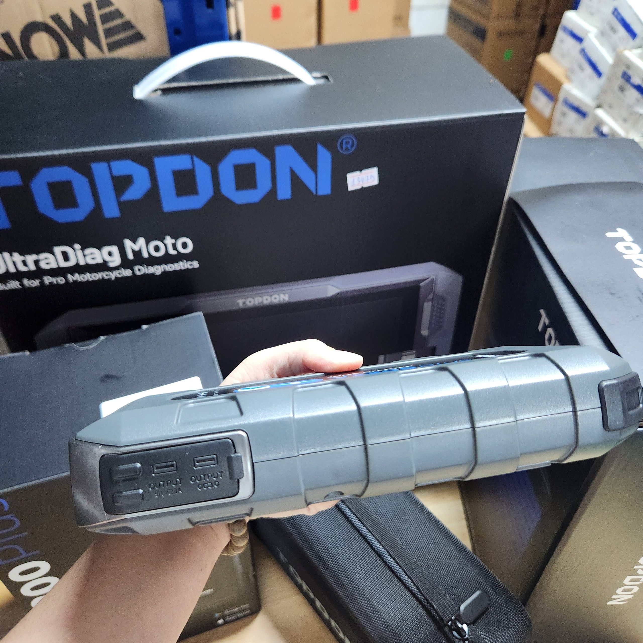 TOPDON V2200PLUS – Kích bình 2200A, sạc nhanh PD60W 5 TOPDON V2200PLUS – Kích bình 2200A, sạc nhanh PD60W - Ảnh 5
