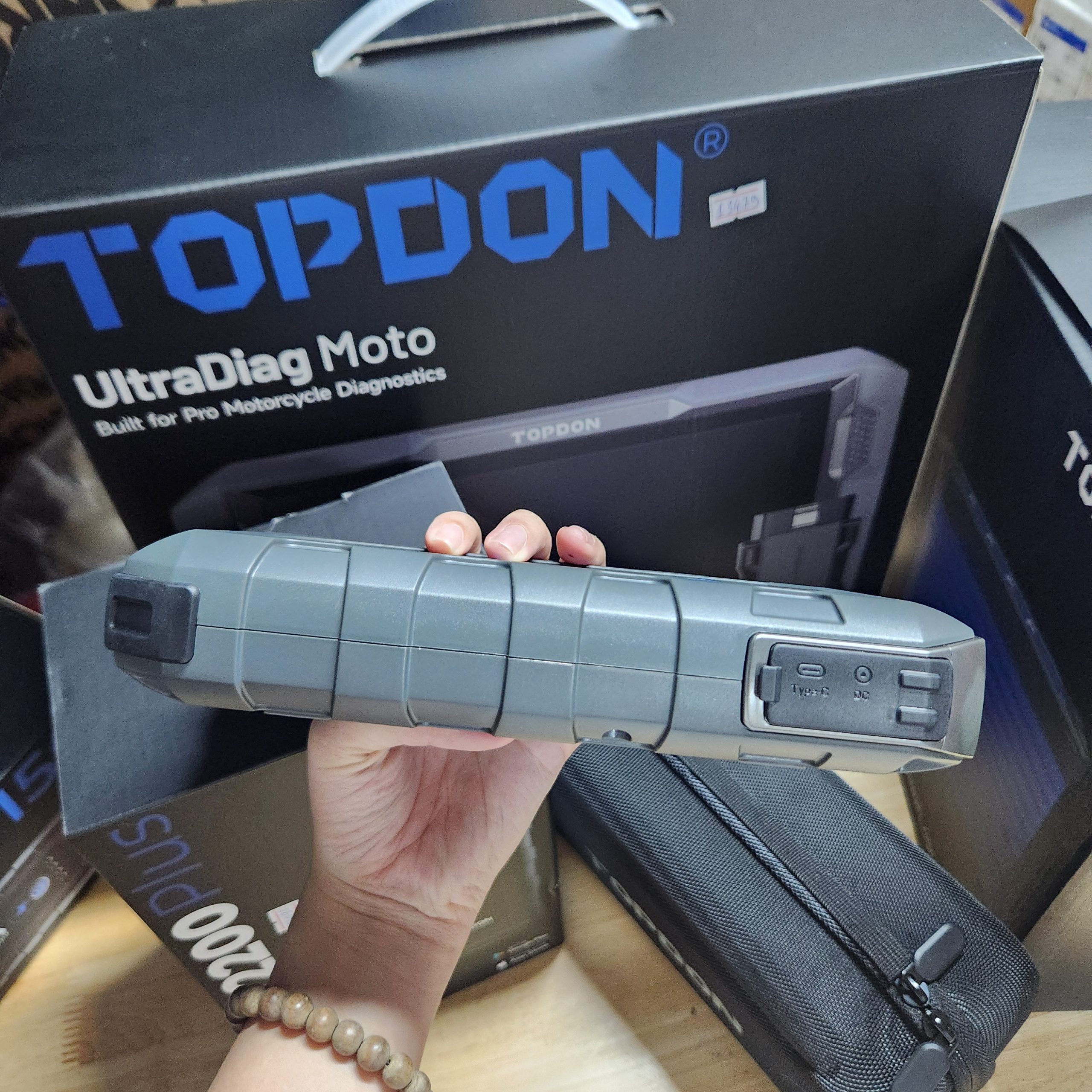 TOPDON V2200PLUS – Kích bình 2200A, sạc nhanh PD60W 2 TOPDON V2200PLUS – Kích bình 2200A, sạc nhanh PD60W - Ảnh 2