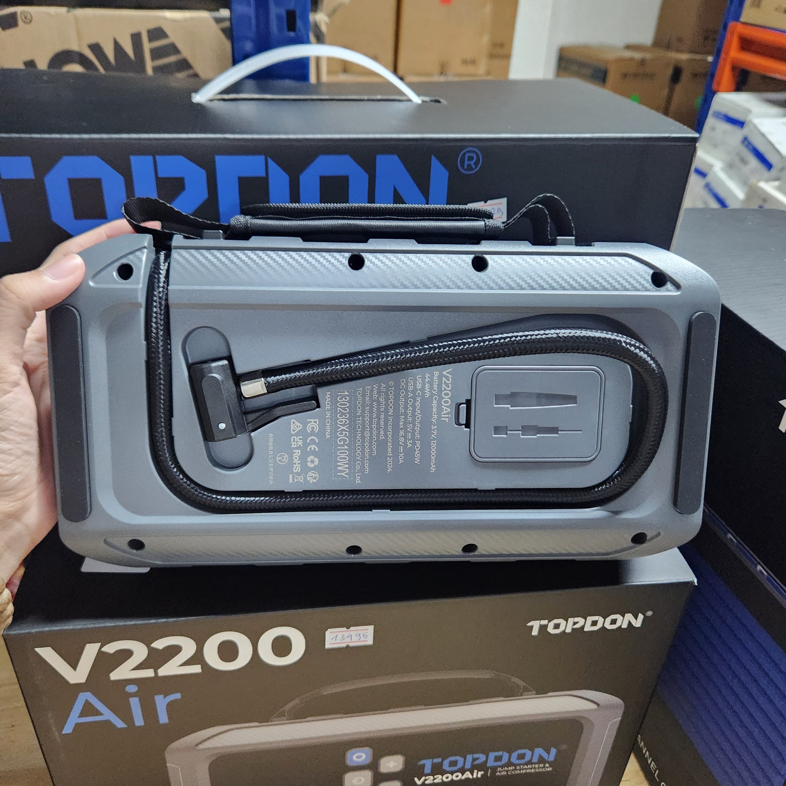 TOPDON V2200Air – Kích bình 2200A tích hợp bơm lốp 150 PSI 7 TOPDON V2200Air – Kích bình 2200A tích hợp bơm lốp 150 PSI - Ảnh 7