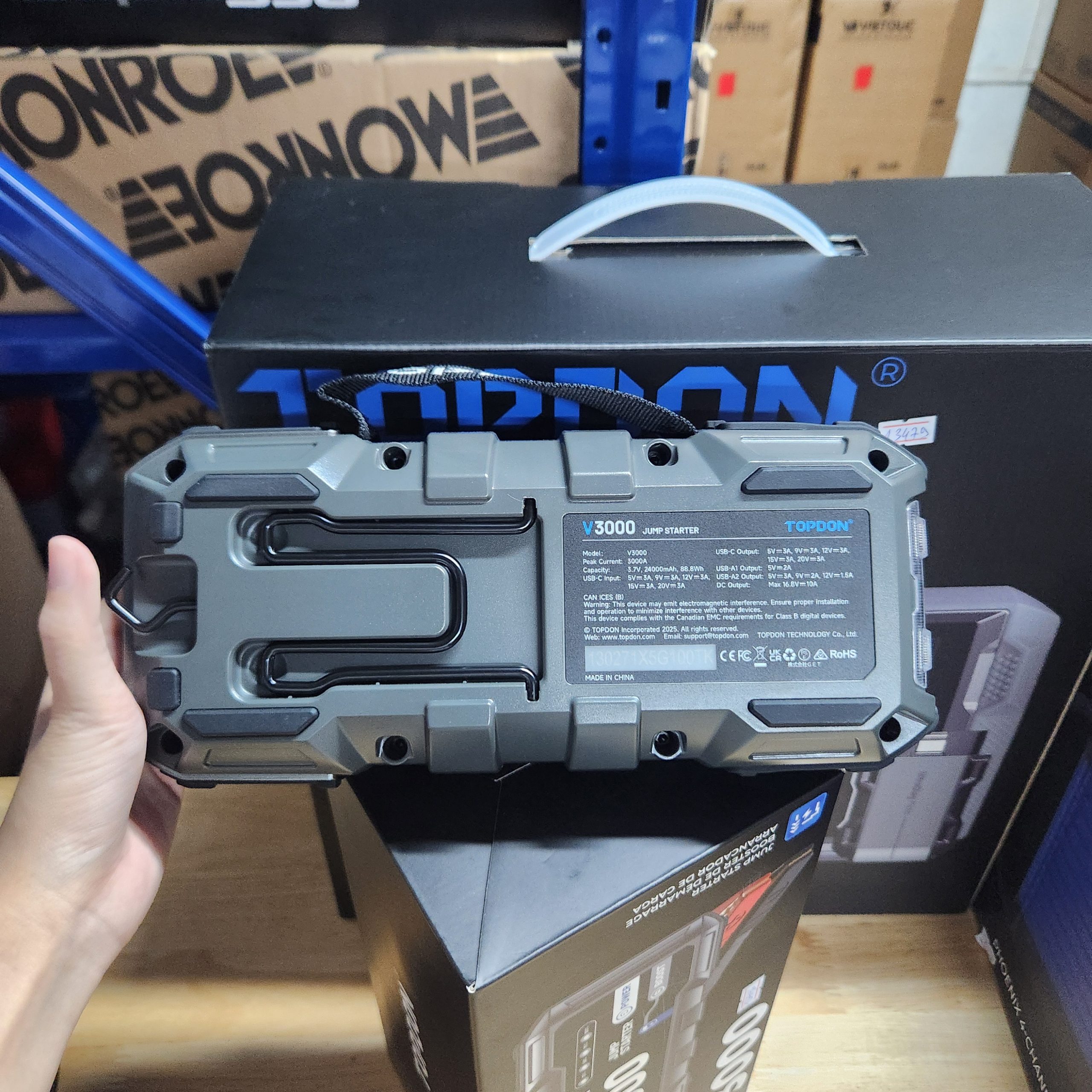 TOPDON V3000 – Kích Bình 3000A Cho SUV & Xe Động Cơ Lớn 3 TOPDON V3000 – Kích Bình 3000A Cho SUV & Xe Động Cơ Lớn - Ảnh 3