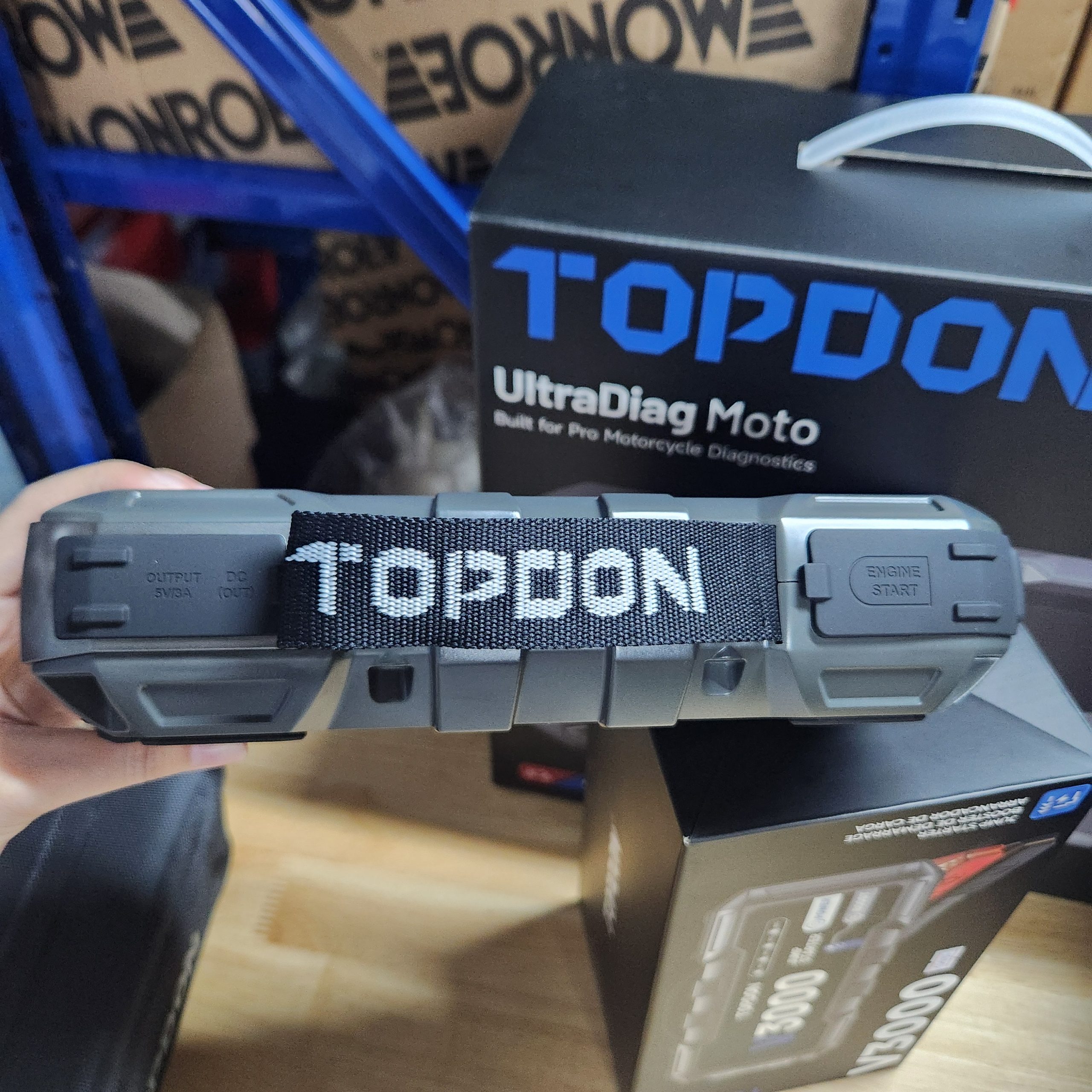 TOPDON V2200 – Kích Bình 2200A Sạc Nhanh PD60W 2 TOPDON V2200 – Kích Bình 2200A Sạc Nhanh PD60W